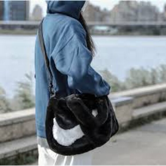 NWT Unisex. Nike Faux Fur Large Tote Bag - Picture 5 of 10